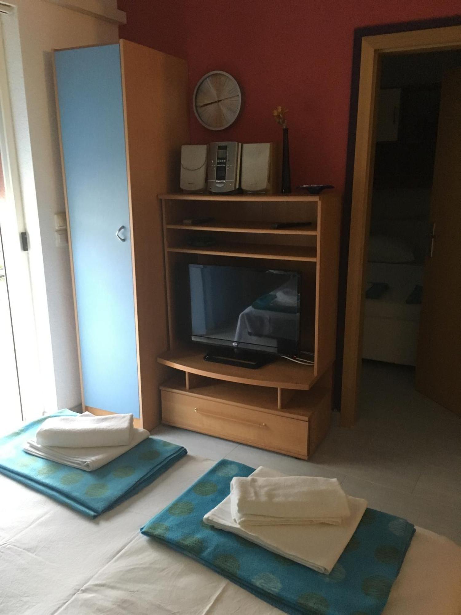 Apartments By The Sea Promajna, Makarska - 2673 Стая снимка